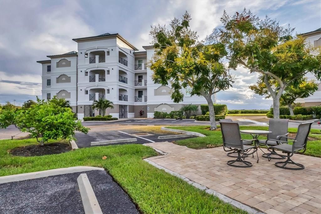 For Sale: $659,000 (3 beds, 2 baths, 1913 Square Feet)