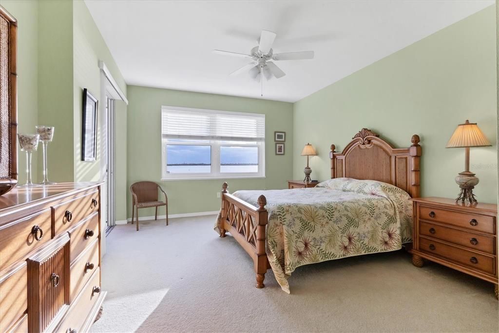 For Sale: $659,000 (3 beds, 2 baths, 1913 Square Feet)