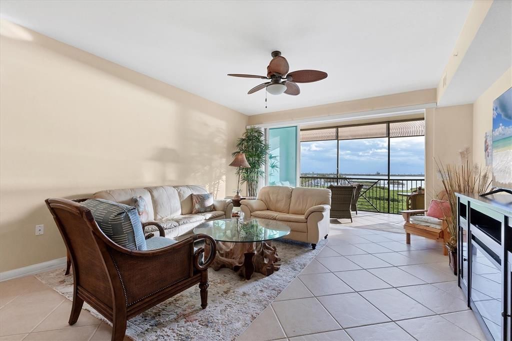 For Sale: $659,000 (3 beds, 2 baths, 1913 Square Feet)