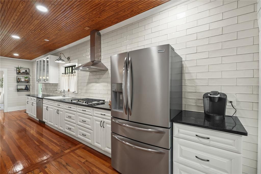 En Venta: $1,229,000 (4 camas, 3 baños, 2408 Pies cuadrados)