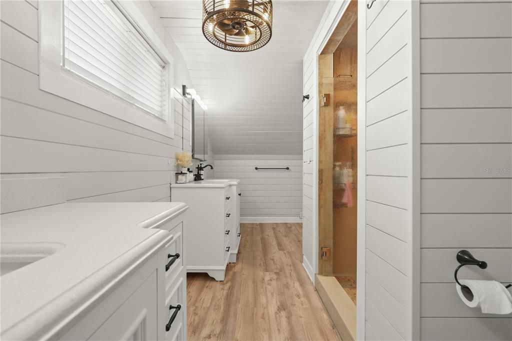 En Venta: $1,229,000 (4 camas, 3 baños, 2408 Pies cuadrados)