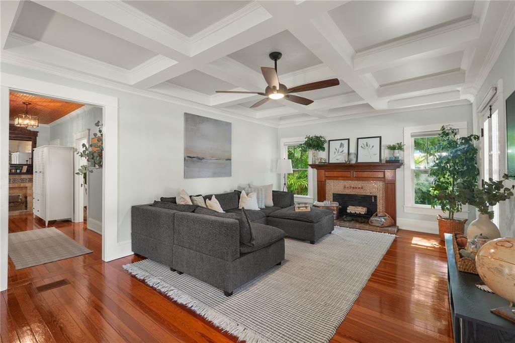 En Venta: $1,229,000 (4 camas, 3 baños, 2408 Pies cuadrados)