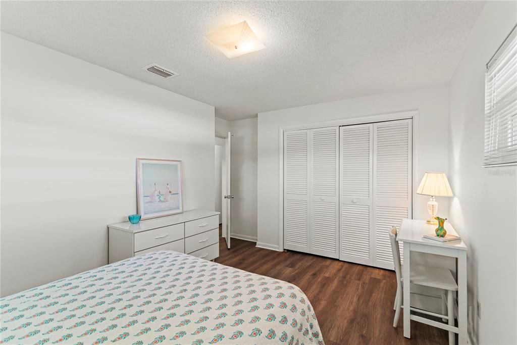 Под контрактом: $565,000 (4 спален, 2 ванн, 1772 Квадратных фут)