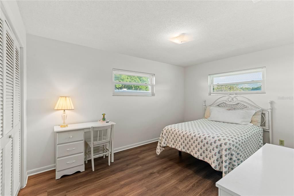 Под контрактом: $565,000 (4 спален, 2 ванн, 1772 Квадратных фут)