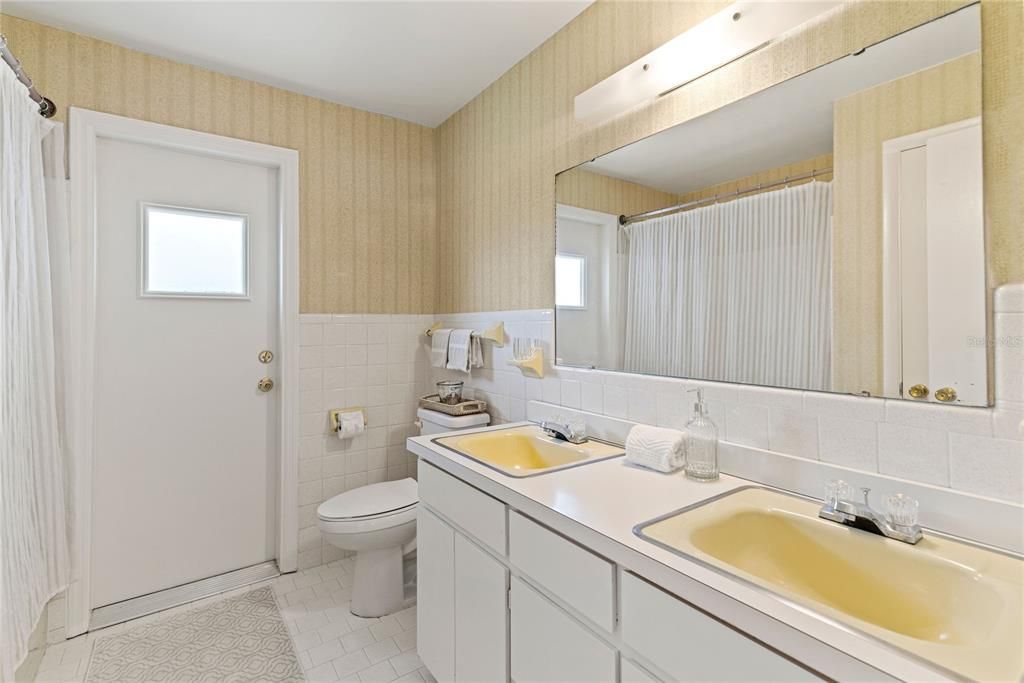 Под контрактом: $565,000 (4 спален, 2 ванн, 1772 Квадратных фут)