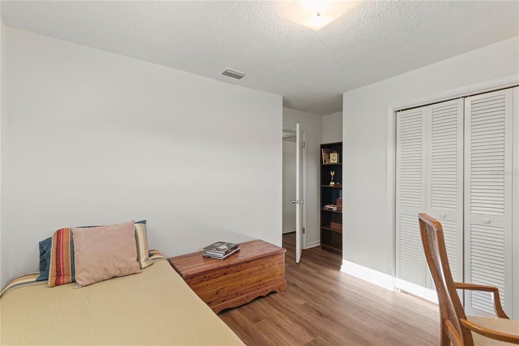 Под контрактом: $565,000 (4 спален, 2 ванн, 1772 Квадратных фут)