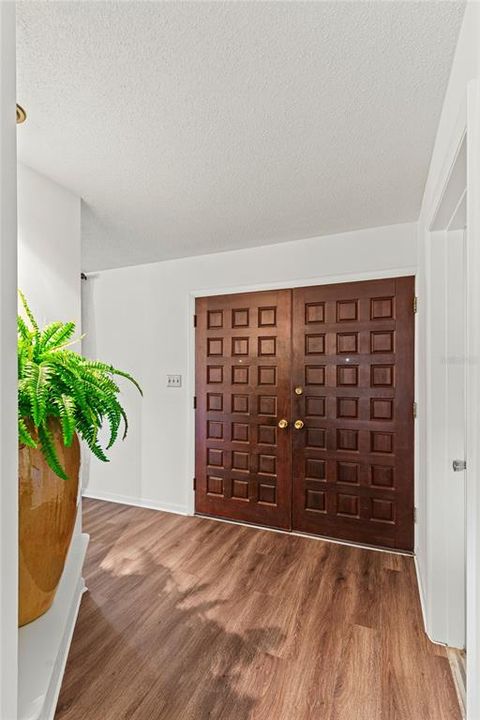 Под контрактом: $565,000 (4 спален, 2 ванн, 1772 Квадратных фут)