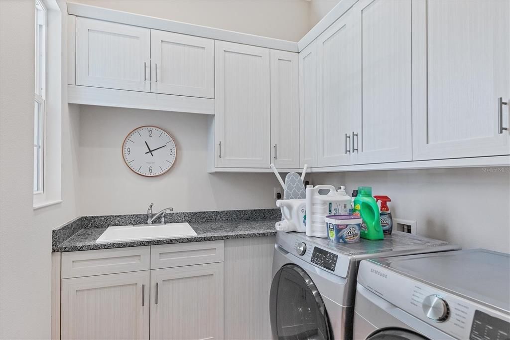 Activo con contrato: $2,625,000 (4 camas, 3 baños, 3331 Pies cuadrados)