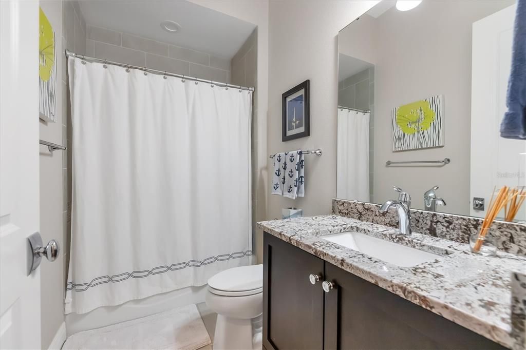 Activo con contrato: $2,625,000 (4 camas, 3 baños, 3331 Pies cuadrados)