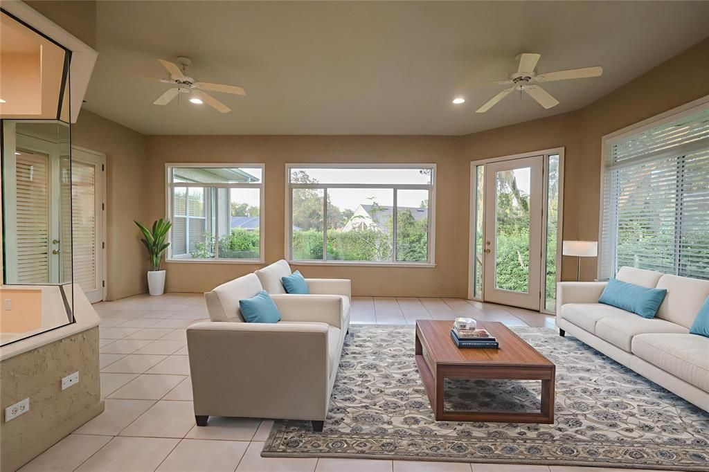 En Venta: $675,000 (3 camas, 2 baños, 3725 Pies cuadrados)