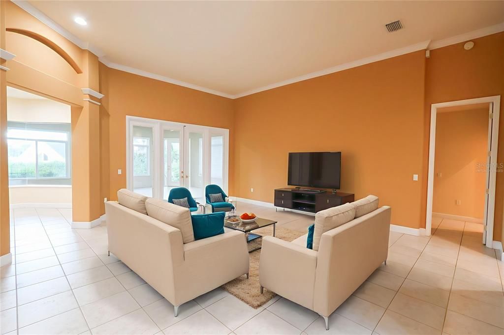 En Venta: $675,000 (3 camas, 2 baños, 3725 Pies cuadrados)