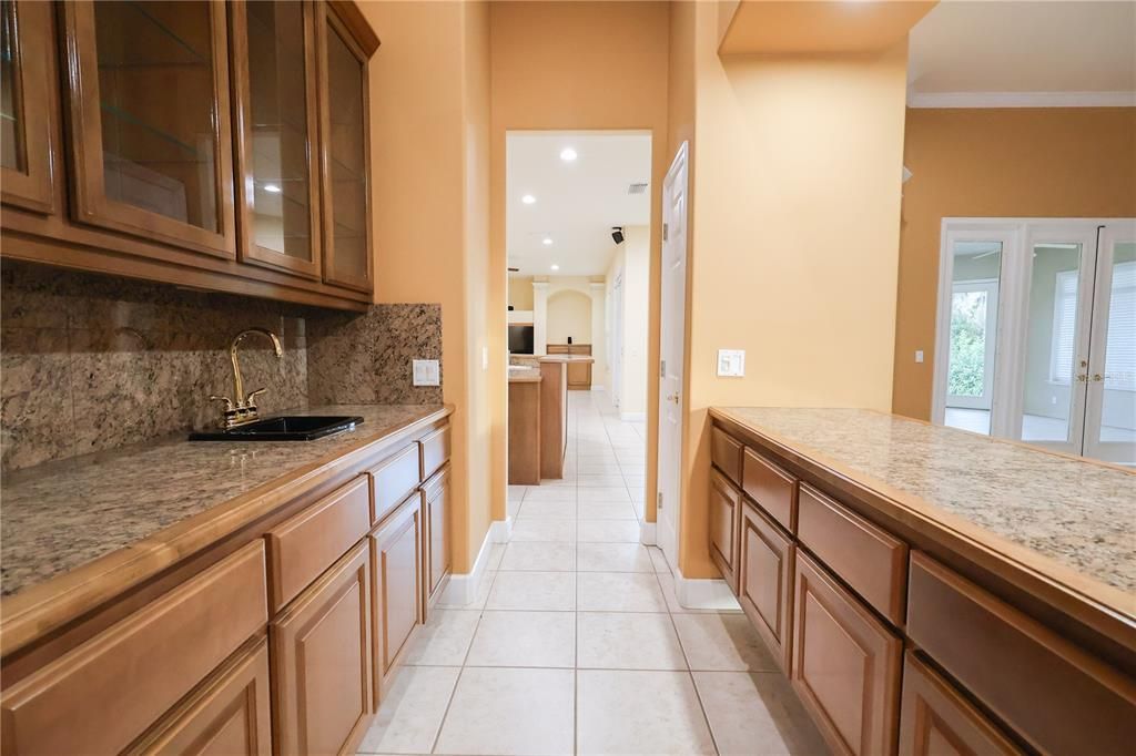 En Venta: $675,000 (3 camas, 2 baños, 3725 Pies cuadrados)