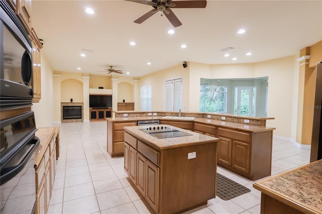 En Venta: $675,000 (3 camas, 2 baños, 3725 Pies cuadrados)