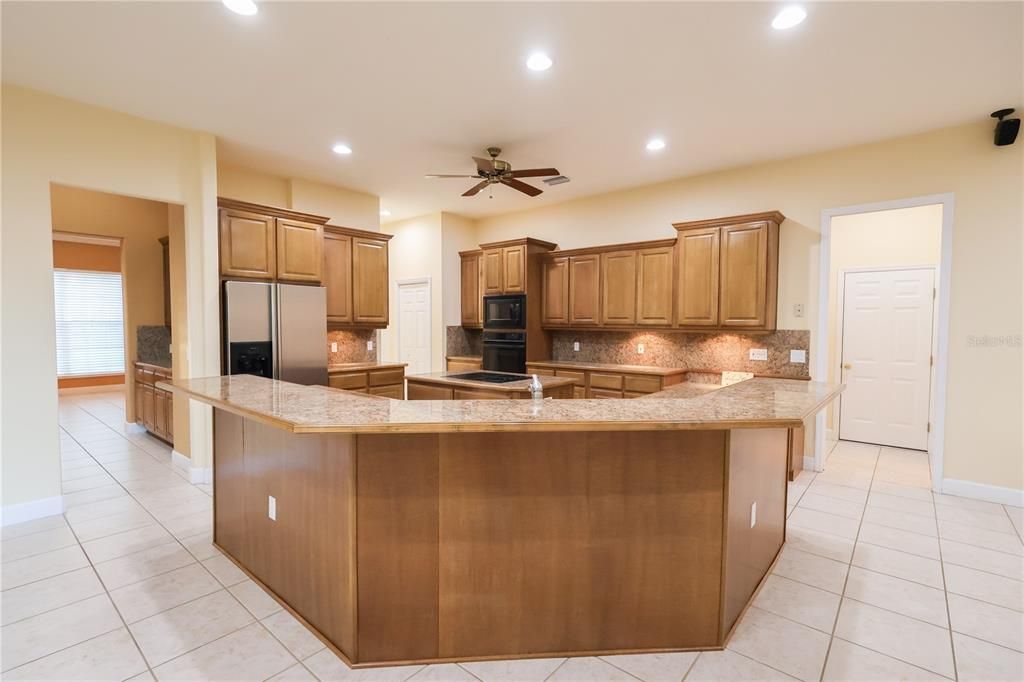 En Venta: $675,000 (3 camas, 2 baños, 3725 Pies cuadrados)