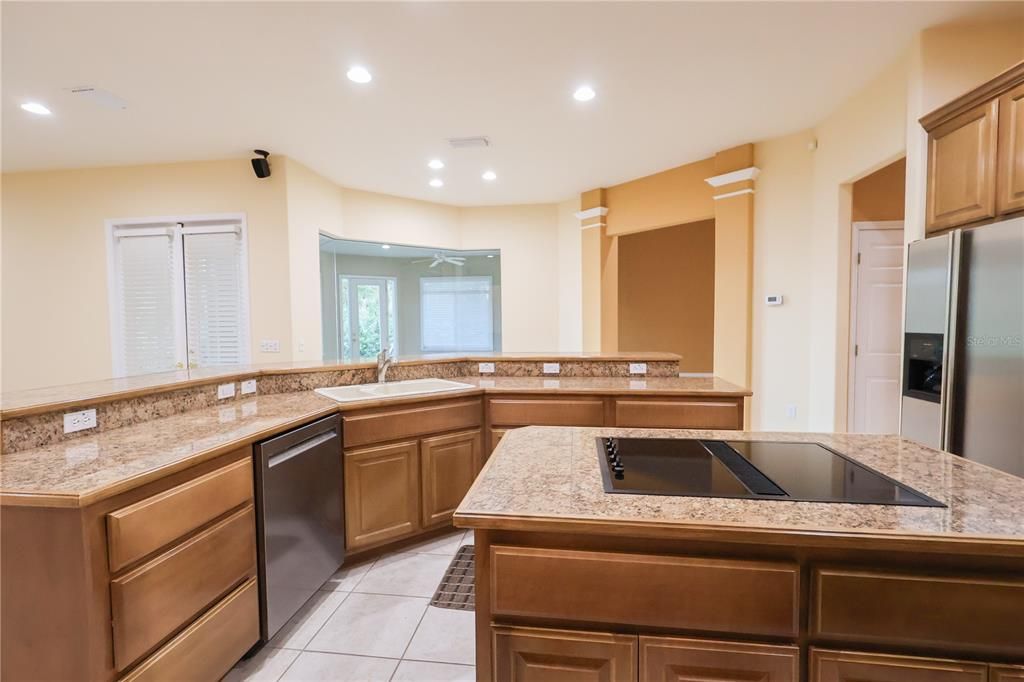 En Venta: $675,000 (3 camas, 2 baños, 3725 Pies cuadrados)