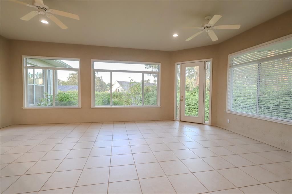 En Venta: $675,000 (3 camas, 2 baños, 3725 Pies cuadrados)