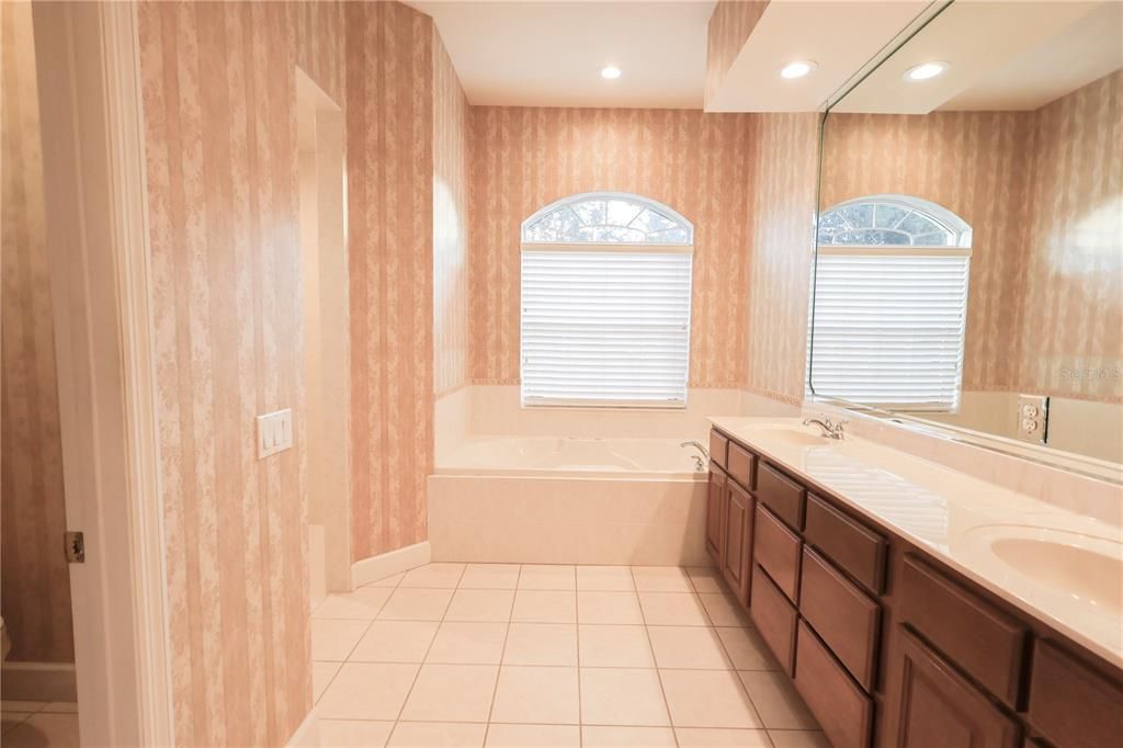 En Venta: $675,000 (3 camas, 2 baños, 3725 Pies cuadrados)