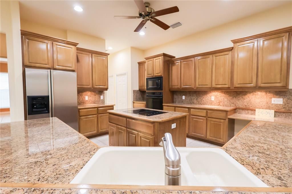 En Venta: $675,000 (3 camas, 2 baños, 3725 Pies cuadrados)