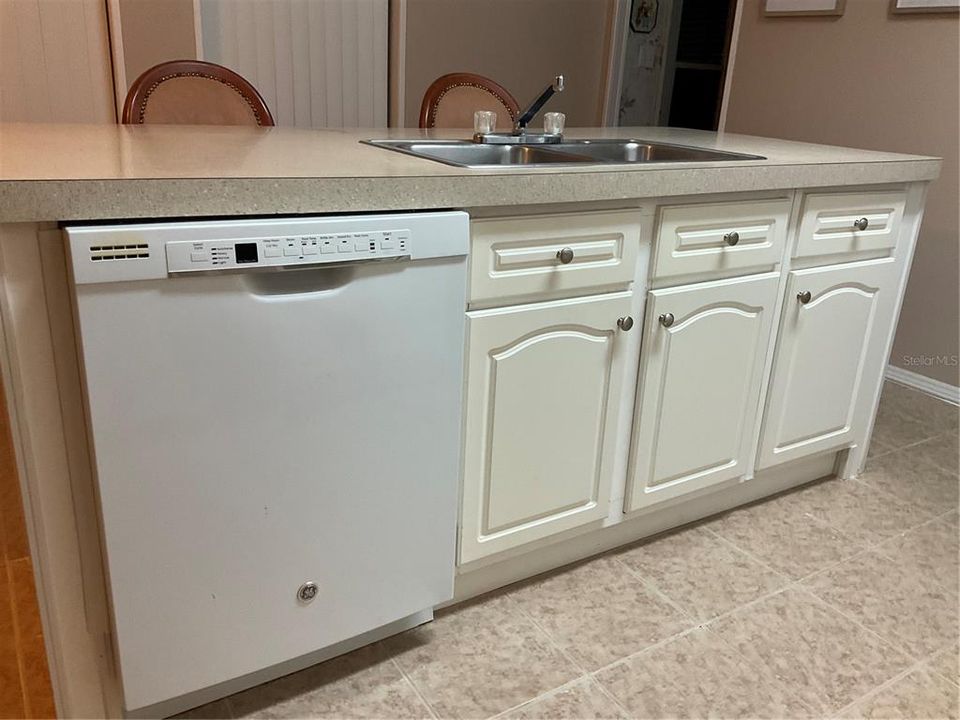 待售: $264,500 (3 贝兹, 2 浴室, 1569 平方英尺)