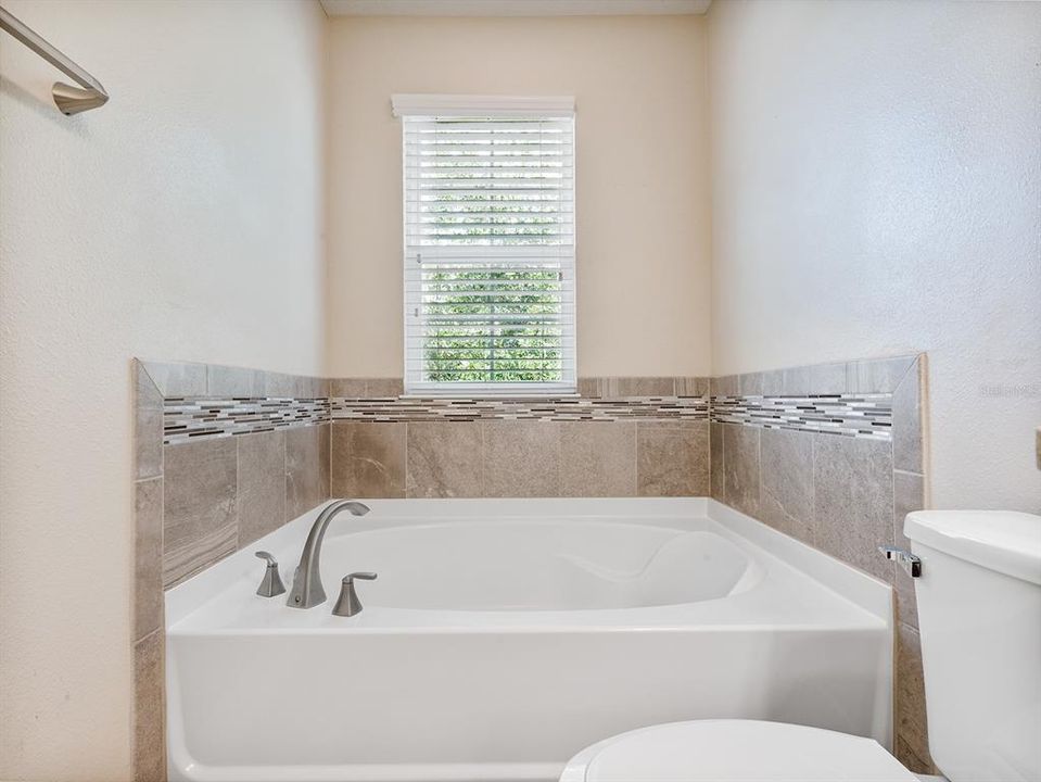 En Venta: $418,000 (4 camas, 2 baños, 1666 Pies cuadrados)