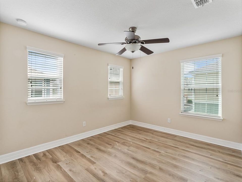 En Venta: $418,000 (4 camas, 2 baños, 1666 Pies cuadrados)