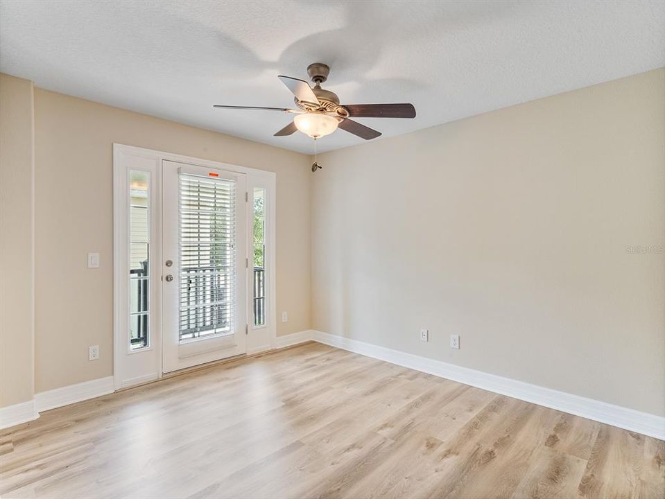 En Venta: $418,000 (4 camas, 2 baños, 1666 Pies cuadrados)