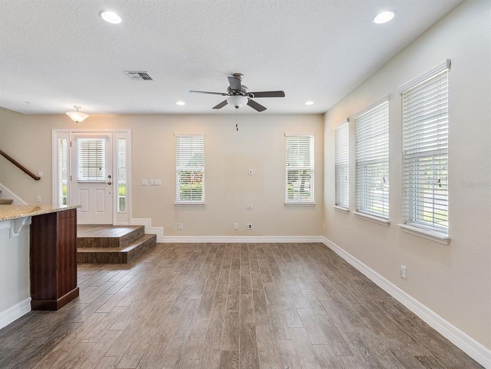 En Venta: $418,000 (4 camas, 2 baños, 1666 Pies cuadrados)