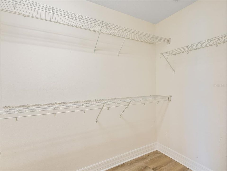 En Venta: $418,000 (4 camas, 2 baños, 1666 Pies cuadrados)