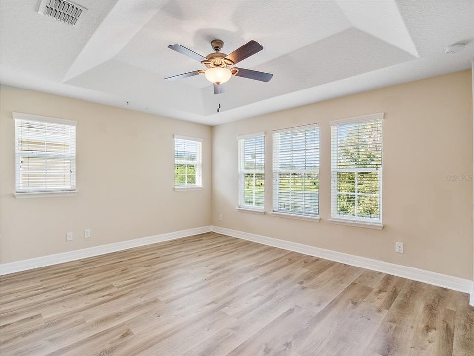 En Venta: $418,000 (4 camas, 2 baños, 1666 Pies cuadrados)