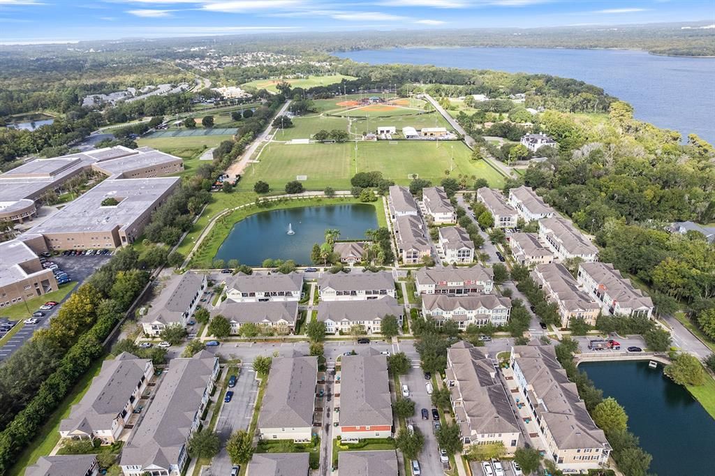 En Venta: $418,000 (4 camas, 2 baños, 1666 Pies cuadrados)