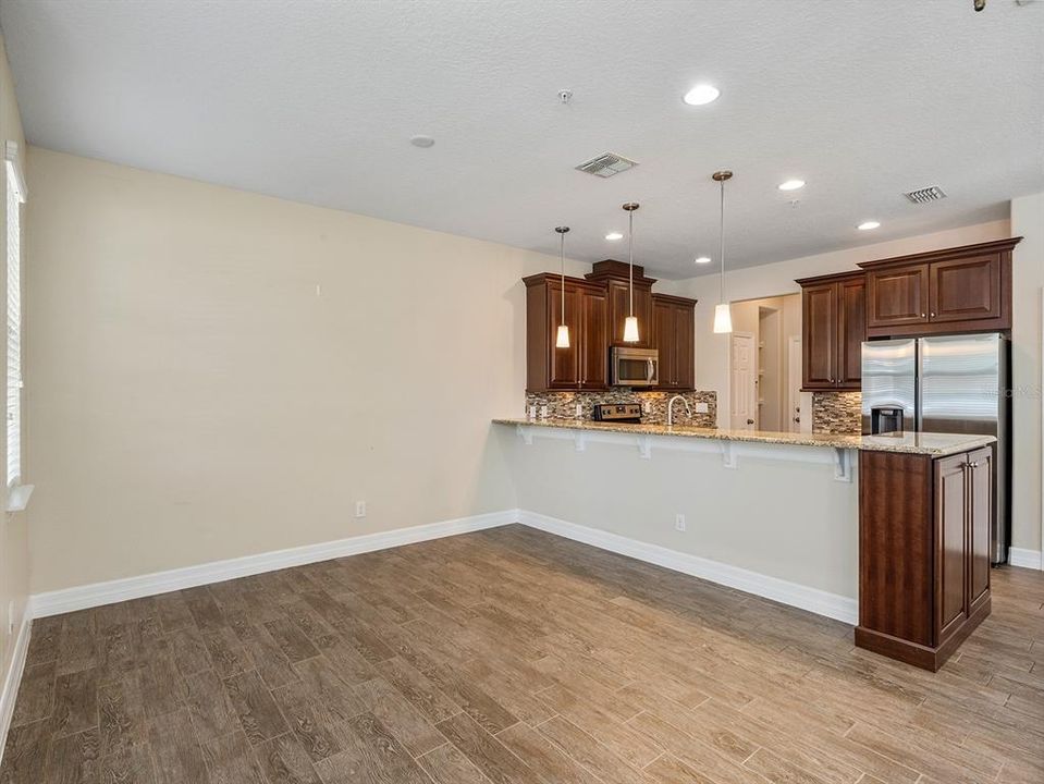 En Venta: $418,000 (4 camas, 2 baños, 1666 Pies cuadrados)