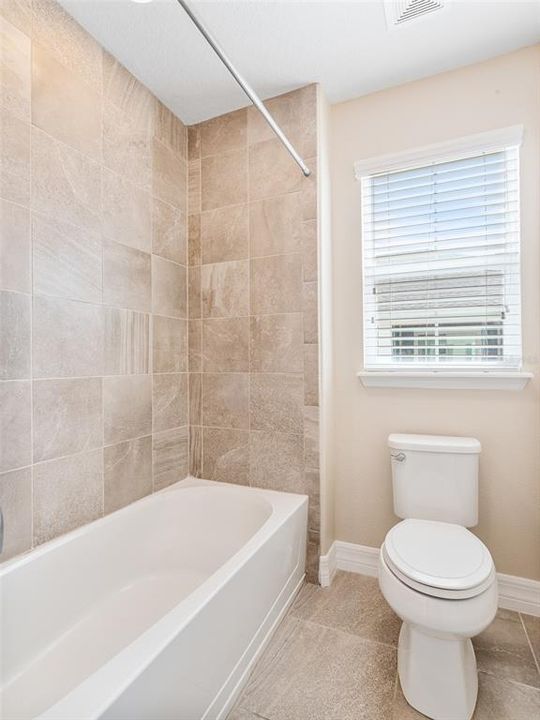 En Venta: $418,000 (4 camas, 2 baños, 1666 Pies cuadrados)