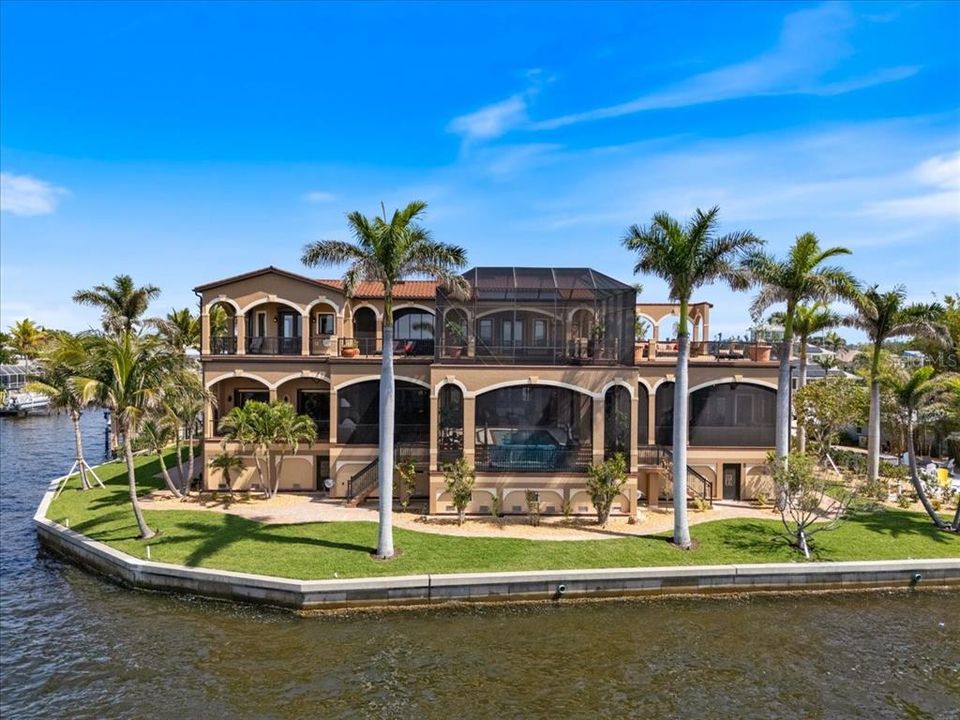 For Sale: $3,500,000 (6 beds, 7 baths, 5590 Square Feet)