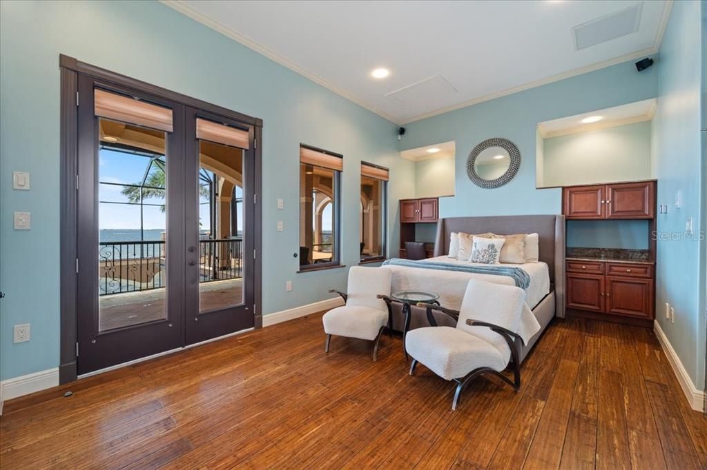 For Sale: $3,500,000 (6 beds, 7 baths, 5590 Square Feet)