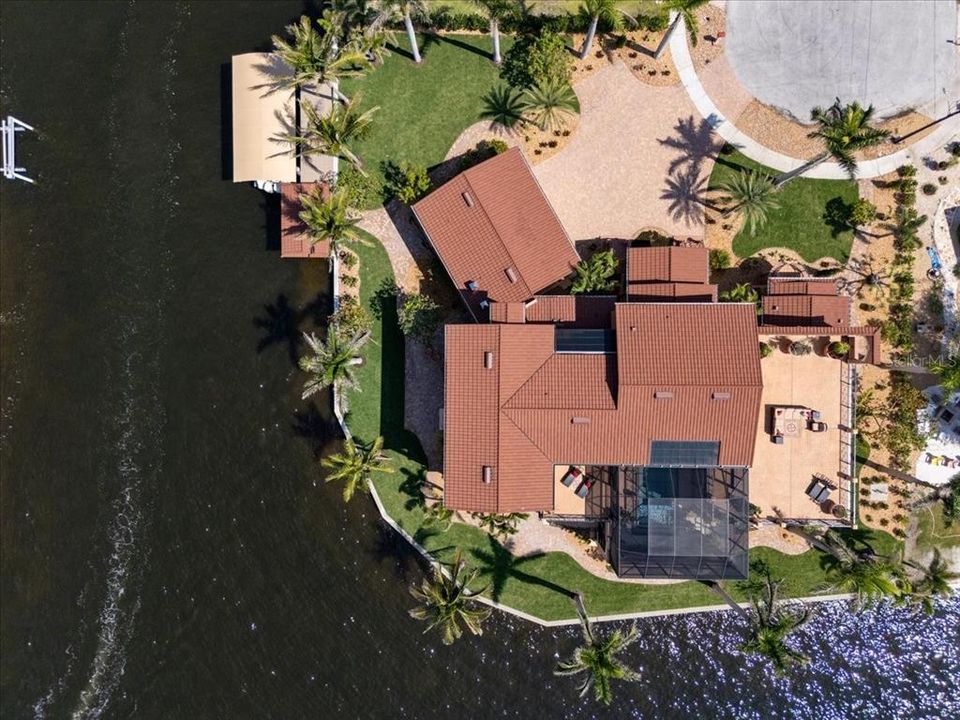 For Sale: $3,500,000 (6 beds, 7 baths, 5590 Square Feet)