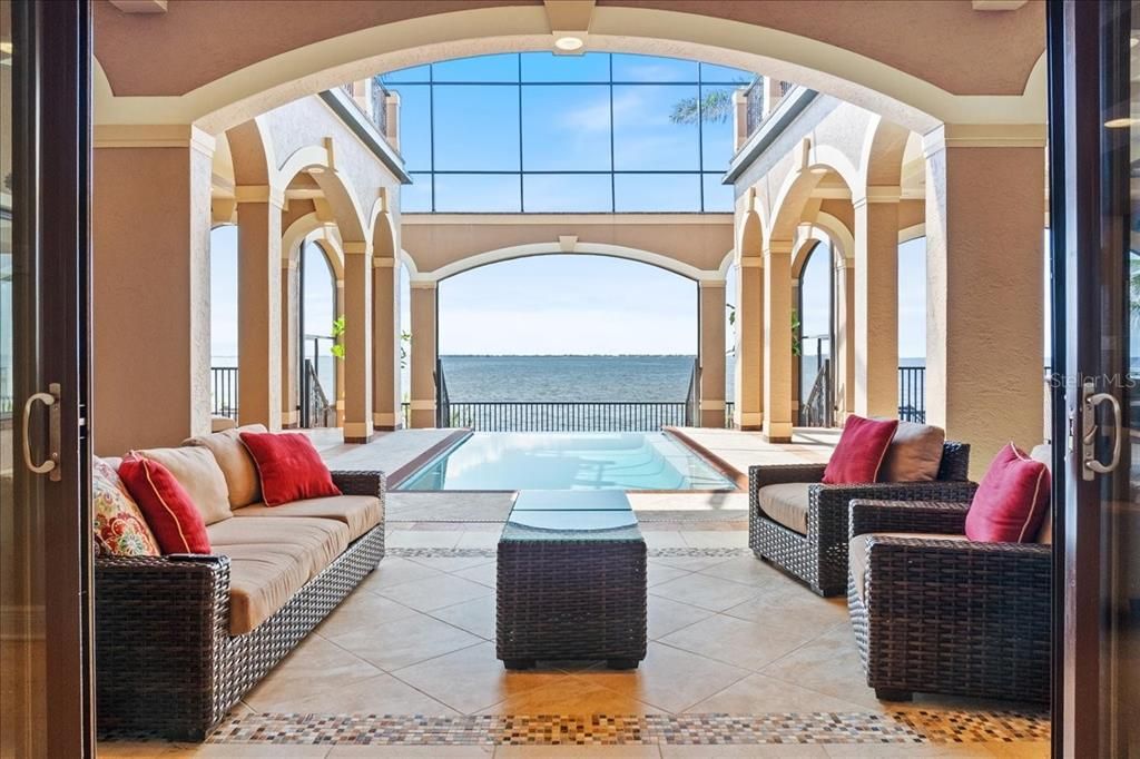 For Sale: $3,500,000 (6 beds, 7 baths, 5590 Square Feet)