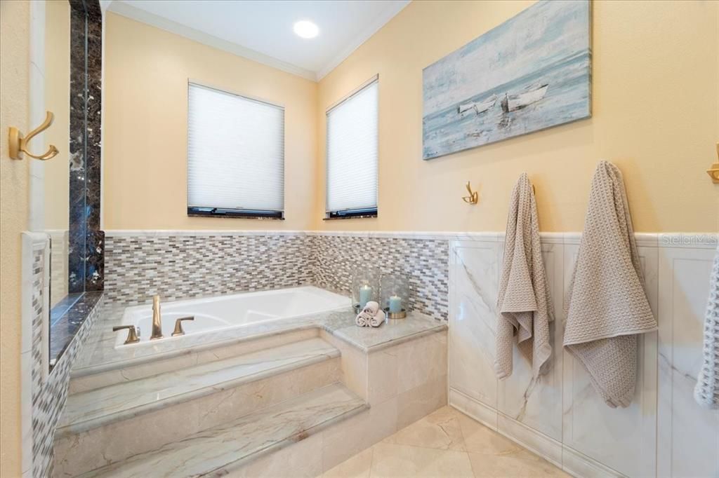 For Sale: $3,500,000 (6 beds, 7 baths, 5590 Square Feet)