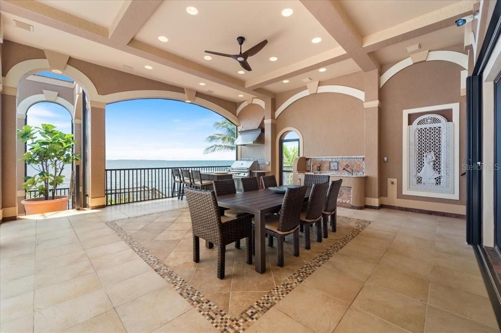 For Sale: $3,500,000 (6 beds, 7 baths, 5590 Square Feet)