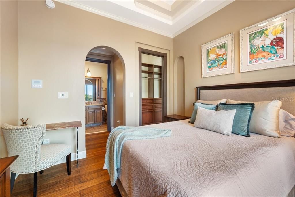 For Sale: $3,500,000 (6 beds, 7 baths, 5590 Square Feet)