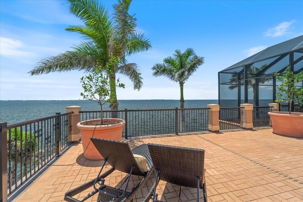 For Sale: $3,500,000 (6 beds, 7 baths, 5590 Square Feet)