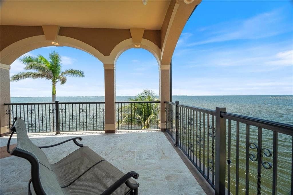 For Sale: $3,500,000 (6 beds, 7 baths, 5590 Square Feet)