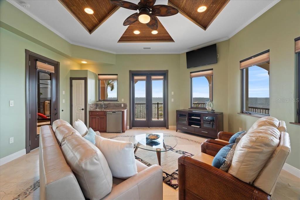 For Sale: $3,500,000 (6 beds, 7 baths, 5590 Square Feet)