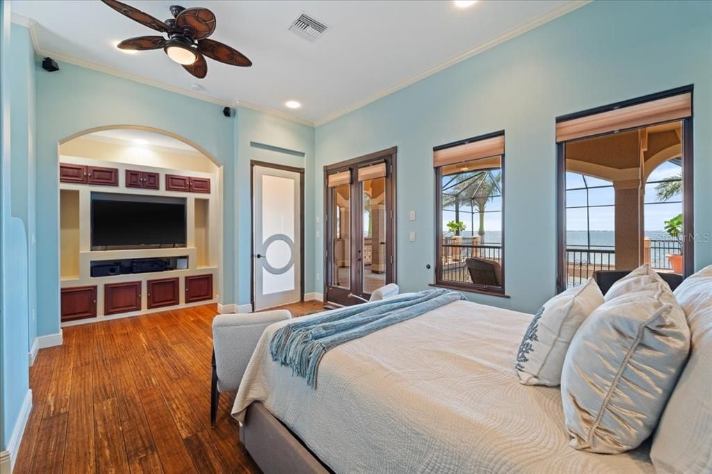 For Sale: $3,500,000 (6 beds, 7 baths, 5590 Square Feet)