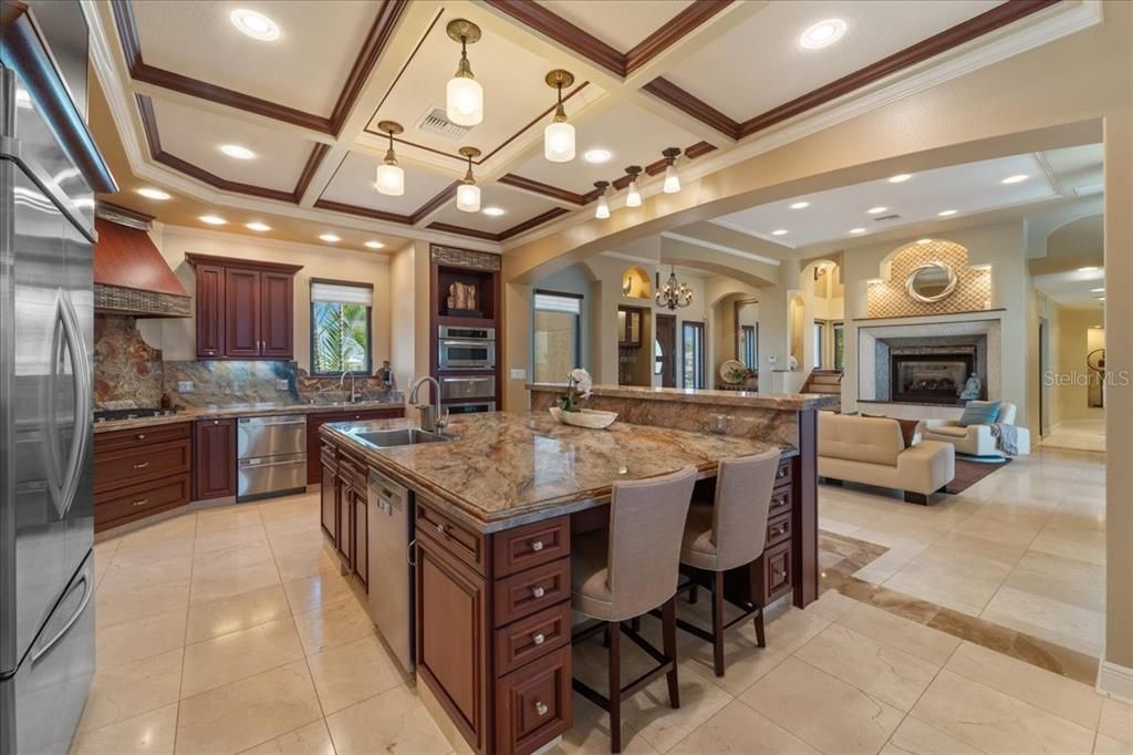 For Sale: $3,500,000 (6 beds, 7 baths, 5590 Square Feet)