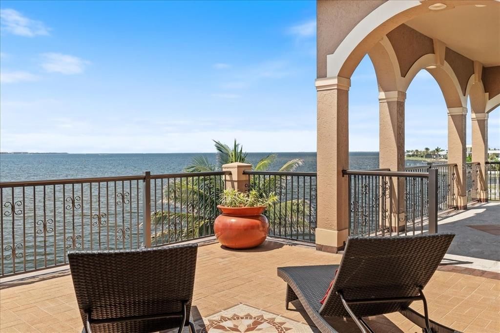 For Sale: $3,500,000 (6 beds, 7 baths, 5590 Square Feet)