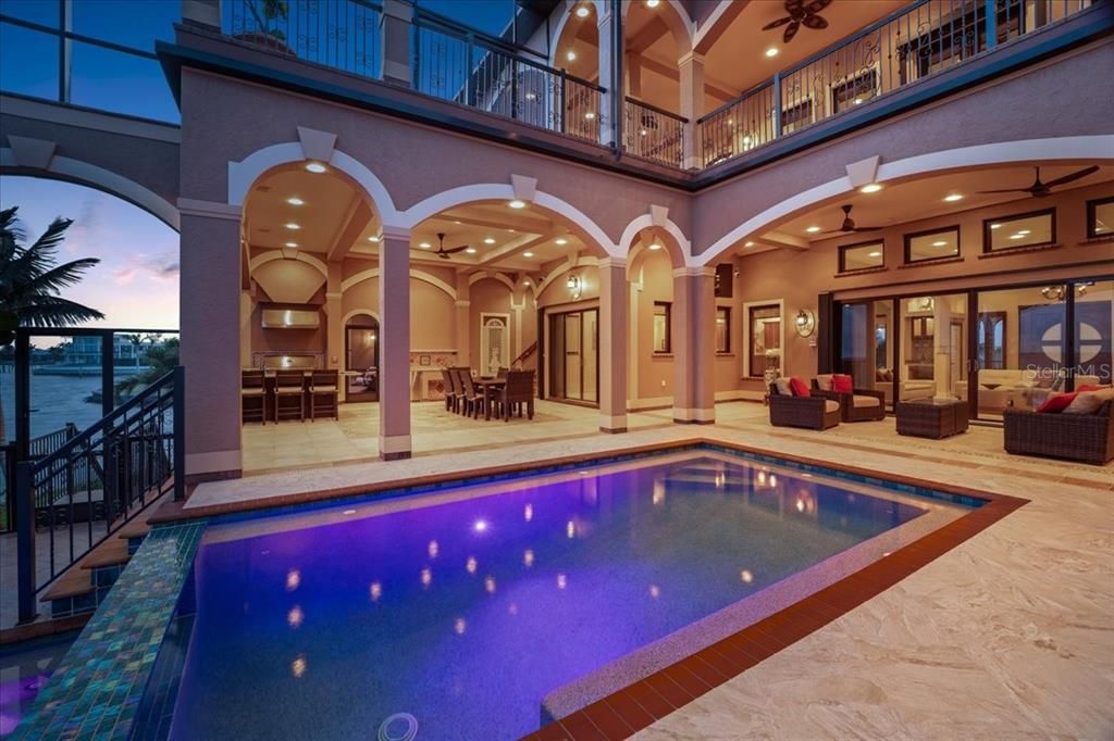 For Sale: $3,500,000 (6 beds, 7 baths, 5590 Square Feet)