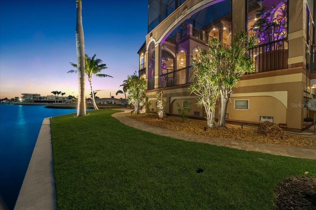 For Sale: $3,500,000 (6 beds, 7 baths, 5590 Square Feet)