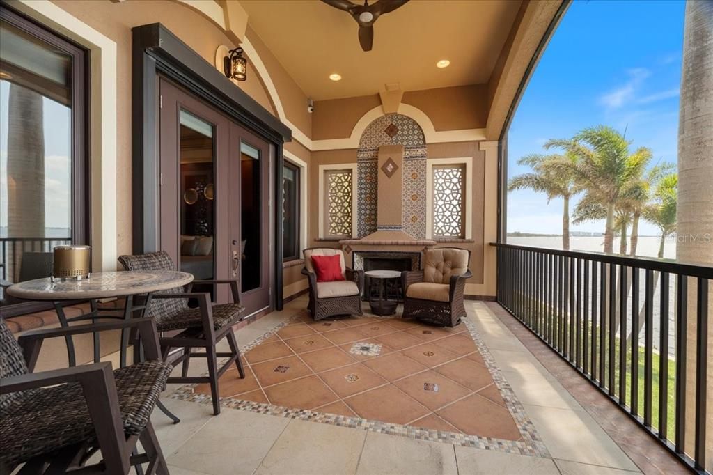 For Sale: $3,500,000 (6 beds, 7 baths, 5590 Square Feet)