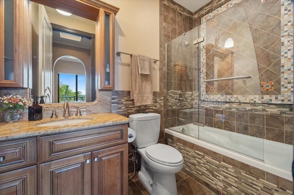 For Sale: $3,500,000 (6 beds, 7 baths, 5590 Square Feet)