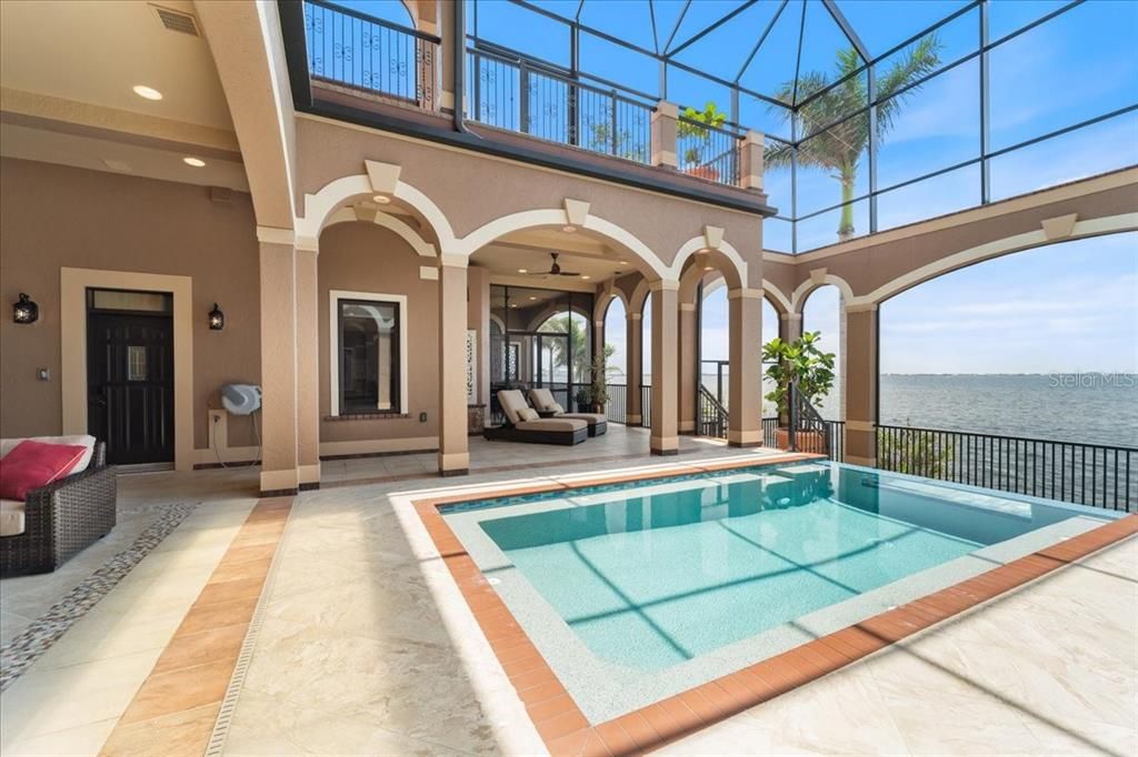 For Sale: $3,500,000 (6 beds, 7 baths, 5590 Square Feet)